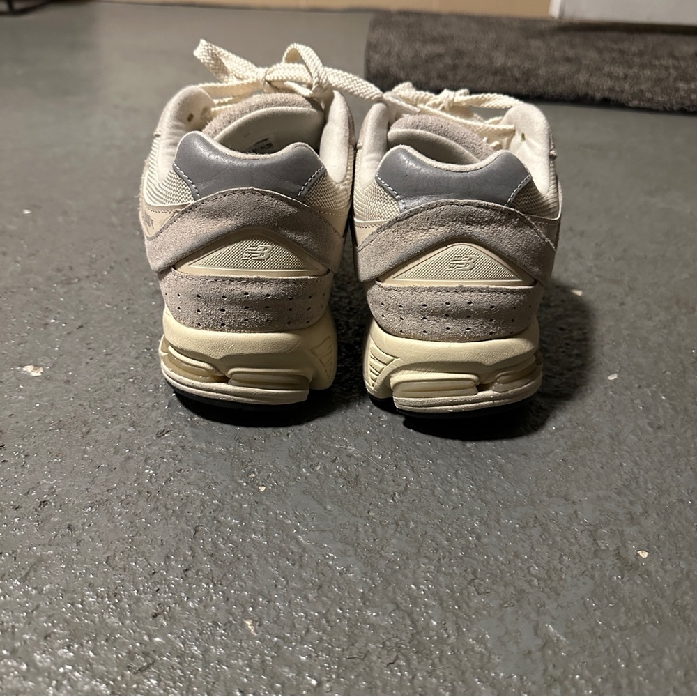 New Balance Beige 2002R Sneakers - Picture 5 of 6